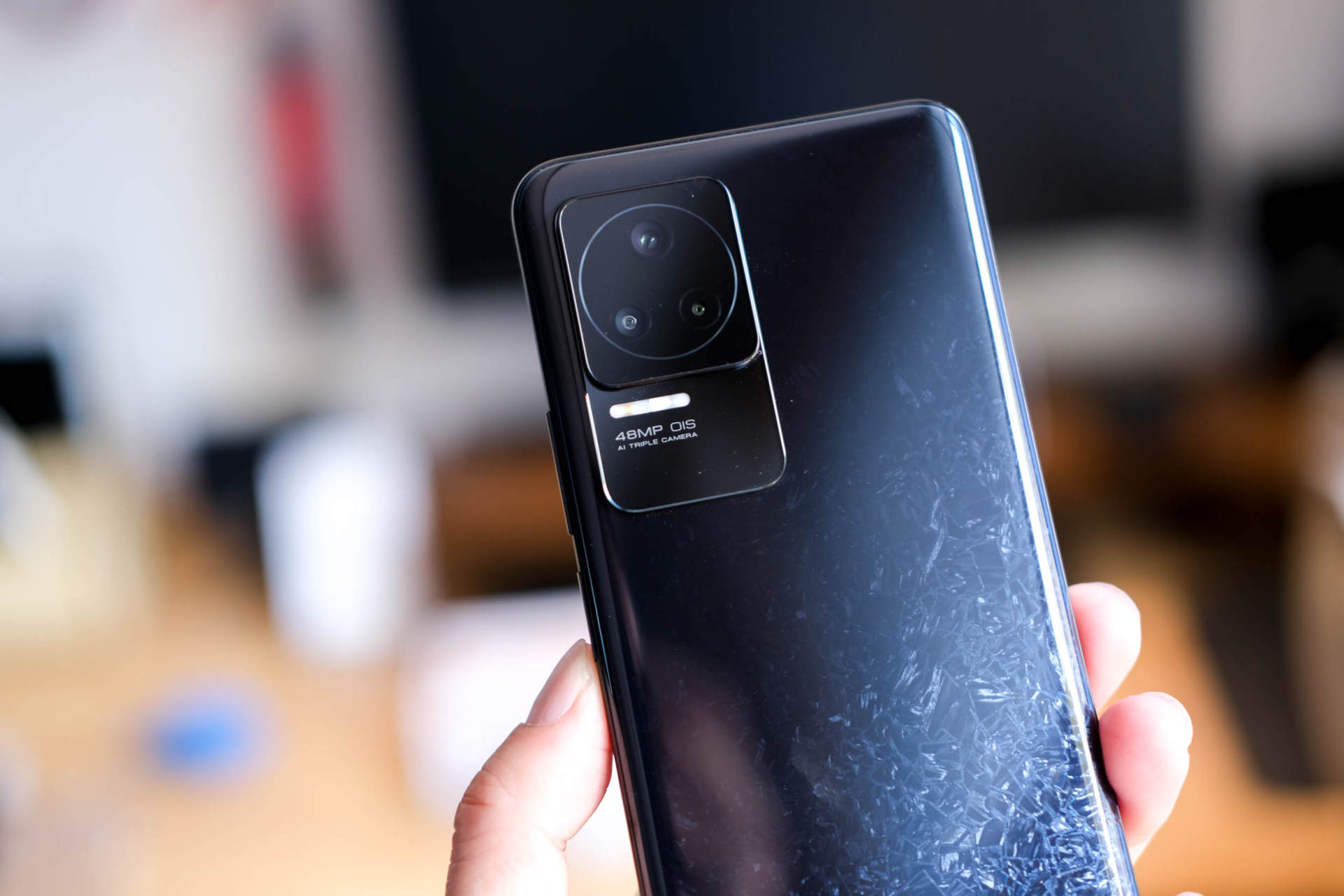 只花一半的价格，享受五六千元旗舰的体验，这三款手机最值得入手