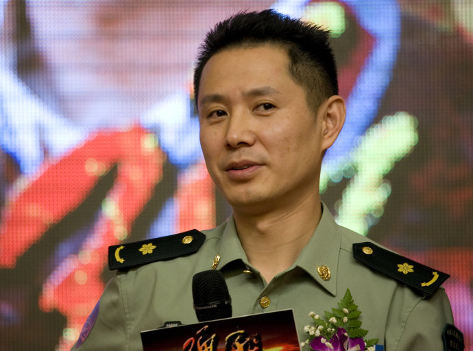 但常小川和儿子并没有责怪他,反而还经常去剧组探班,儿子也经常在剧组