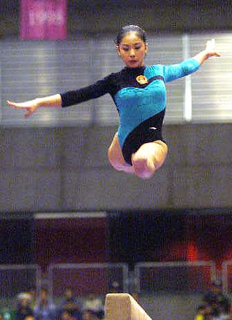 刘璇和郭晶晶长得像吗(奥运夺冠,"体操皇后"嫁给"穷小伙",刘璇比