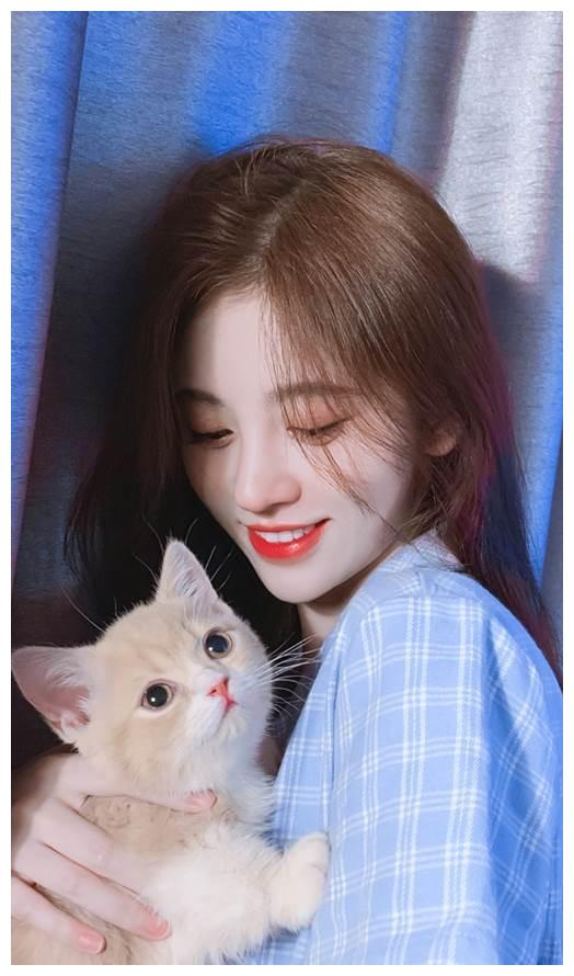 蓝色系的鞠婧祎