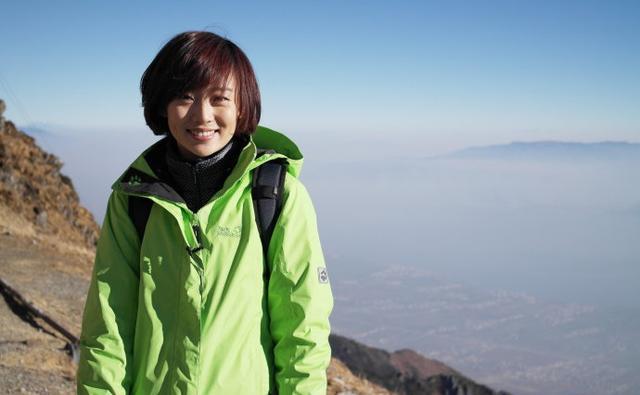 新闻类或语言类的节目主持,又或者当记者跑采访,和天南地北的出外景.