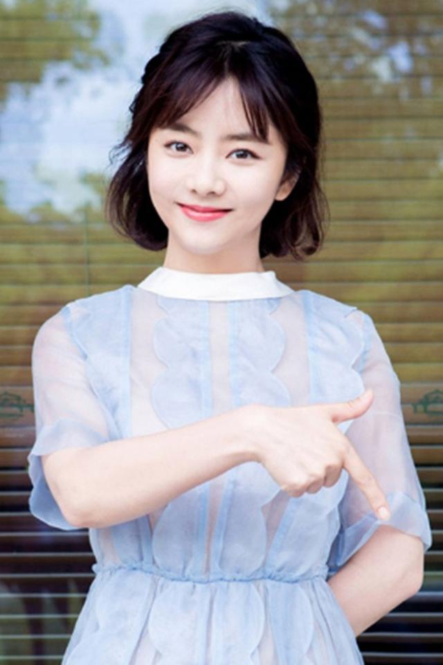 “被高估”的5位女演员，赚钱赚到手软，有人却拿不出像样的作品