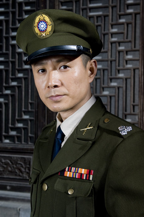 他是著名演员,35岁娶小妻子,37岁当爹,感恩岳父母的支持与帮助