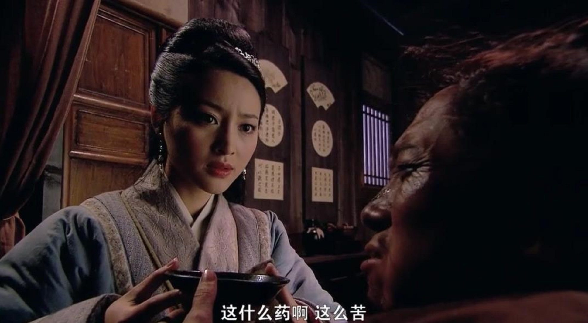 作为戏中为数不多的嫂嫂,说出"大朗,该吃药了"这么经典的台词,一边