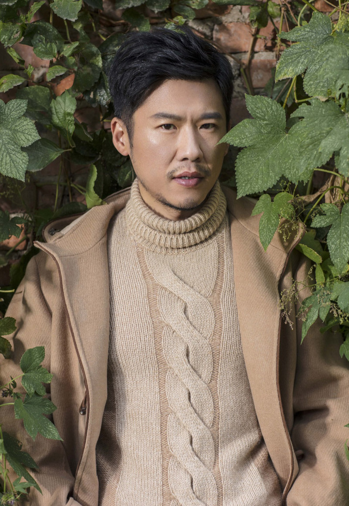 不愿沾染父母的名气,王骁27岁转行当演员,今事业有成家庭幸福