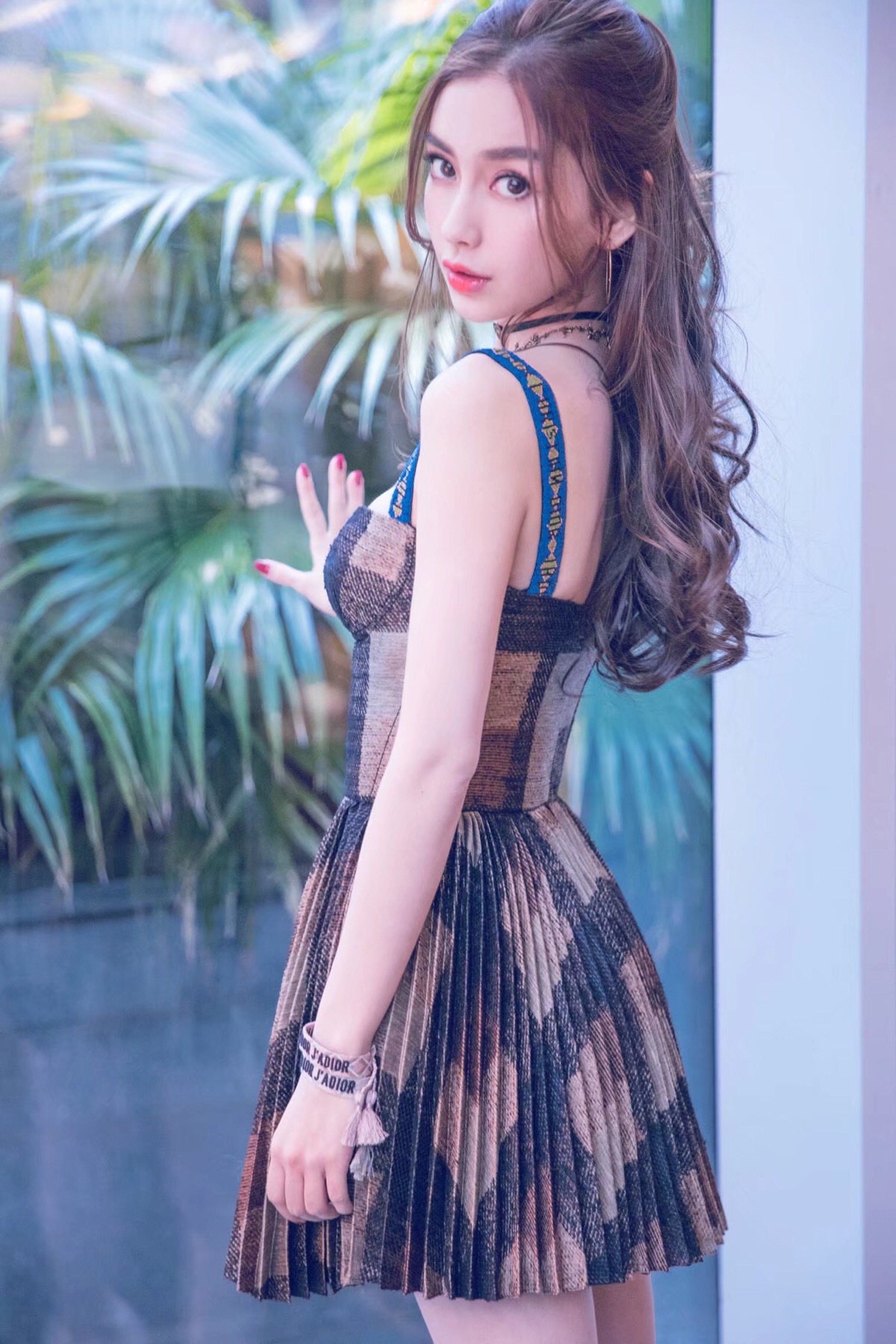 2017年女星收入排行榜引争议，部分明星片酬被认为严重虚高