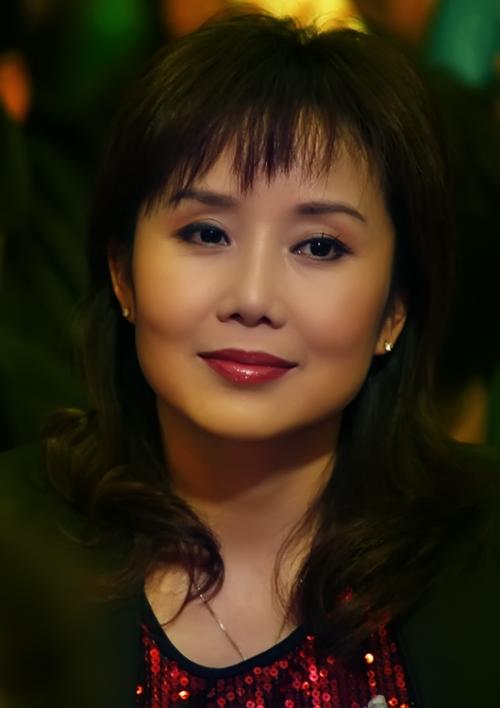 未来得及尽孝,父亲就要与自己天人永隔,胡月的眼泪就控制不住的往下流