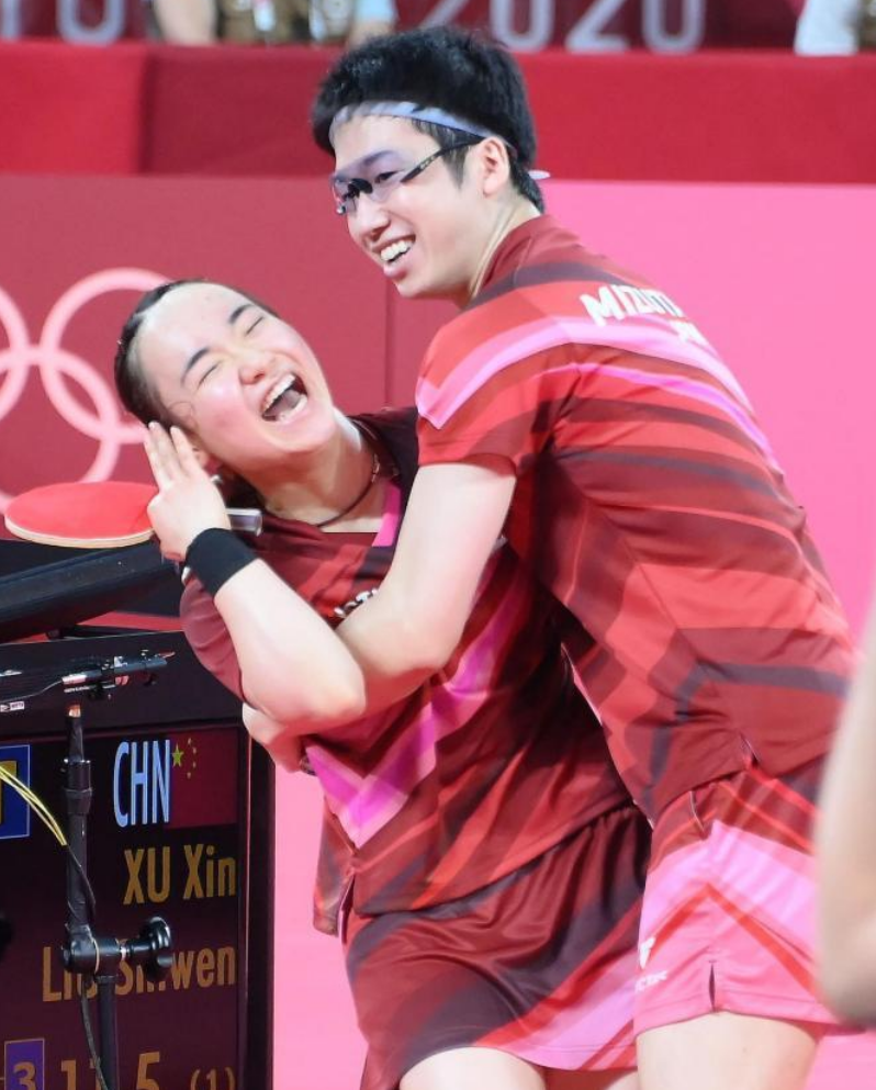 乒乓球世锦赛2021混双冠军(伊藤美诚、水谷隼奥运混双夺冠，还在庆祝，并且规格越来越升级)