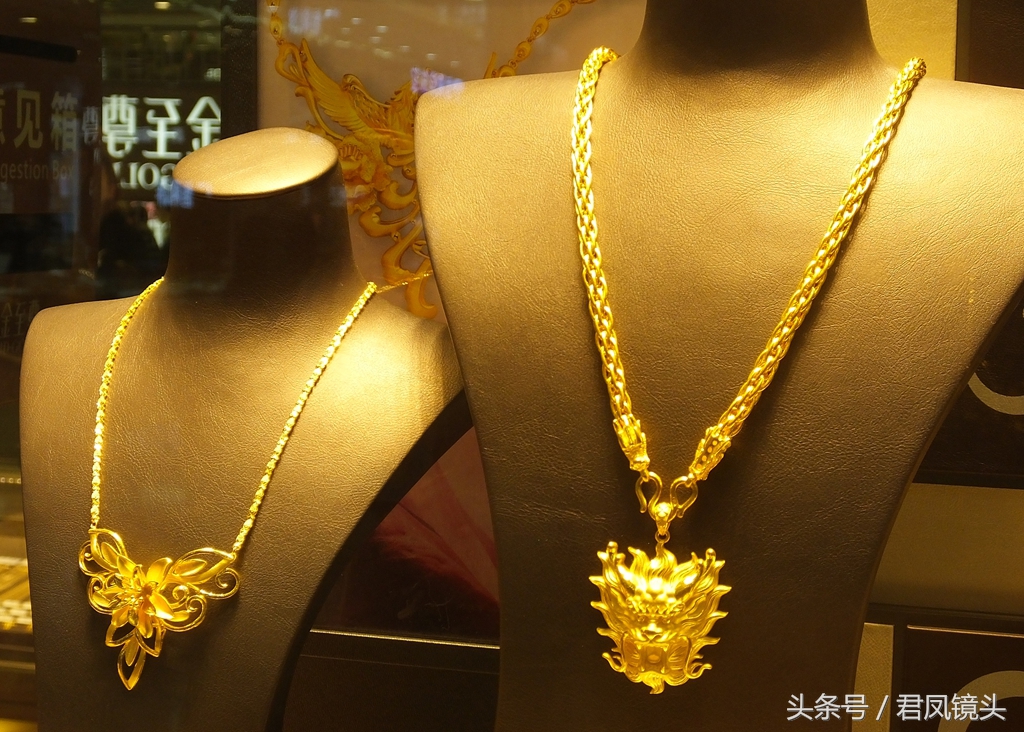 国际金价今年升幅接近8% 宜昌市民选购黄金产品