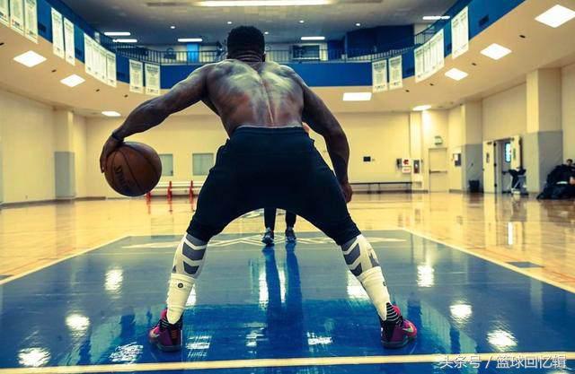 1米75的罗宾逊为何能在NBA打上十年，看看他的肌肉就知道了