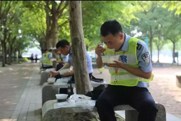 昨天，大赣州最风光的人被人肉：集体吃大餐过端午还免费看演出