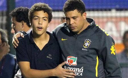 球王后继有人！罗纳尔多长子入选巴西U18国家队 大罗骄傲晒照