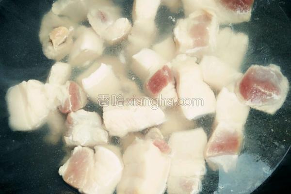 猪肉炖土豆可是道美食，美味又养生，做法很简单
