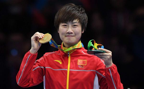 丁宁战胜刘诗雯夺全运女单冠军：在国内，赢一场比赛太费劲了
