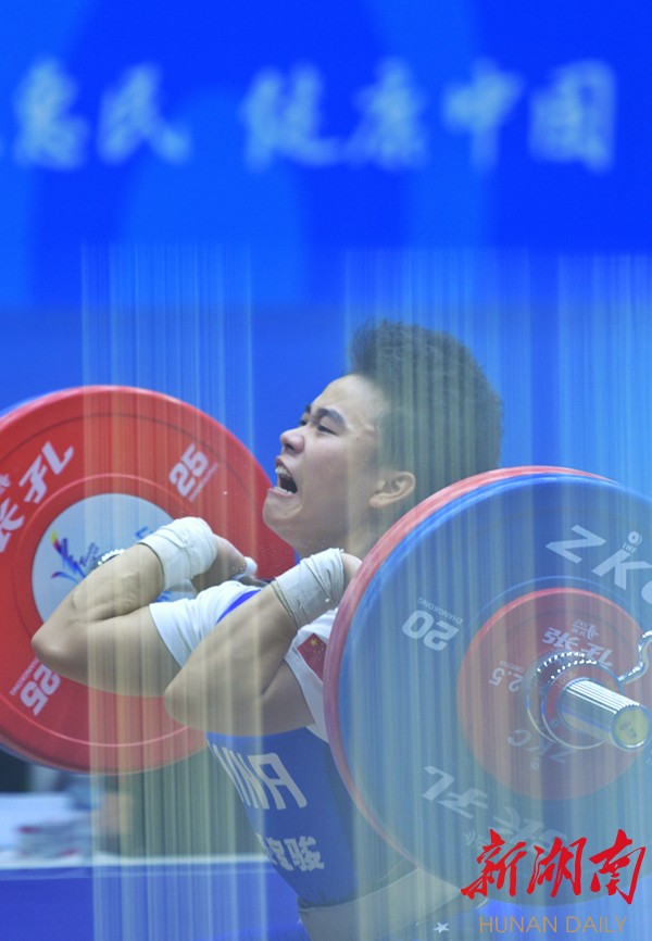 湘妹子侯志慧获得女子48公斤级冠军