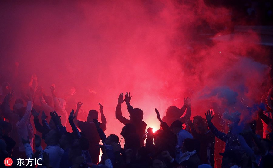 球迷还是足球流氓？马赛VS巴黎场外焰火熊熊引发骚乱惊动警察