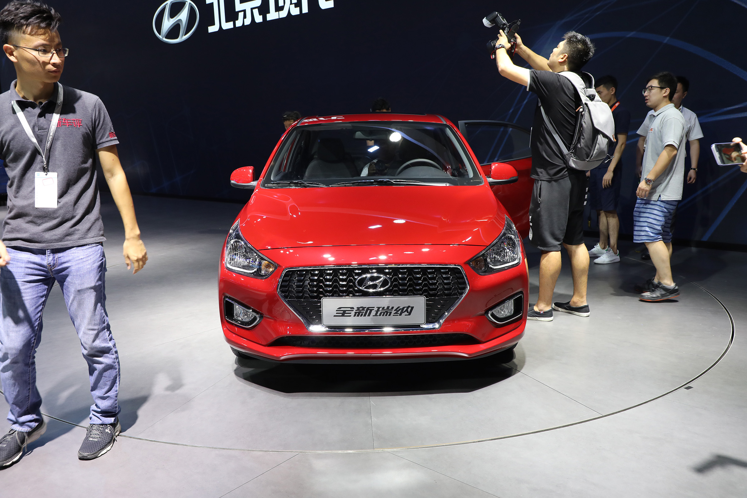 成都车展上,北京现代公布了全新的瑞纳车型,搭载1.4l及1.