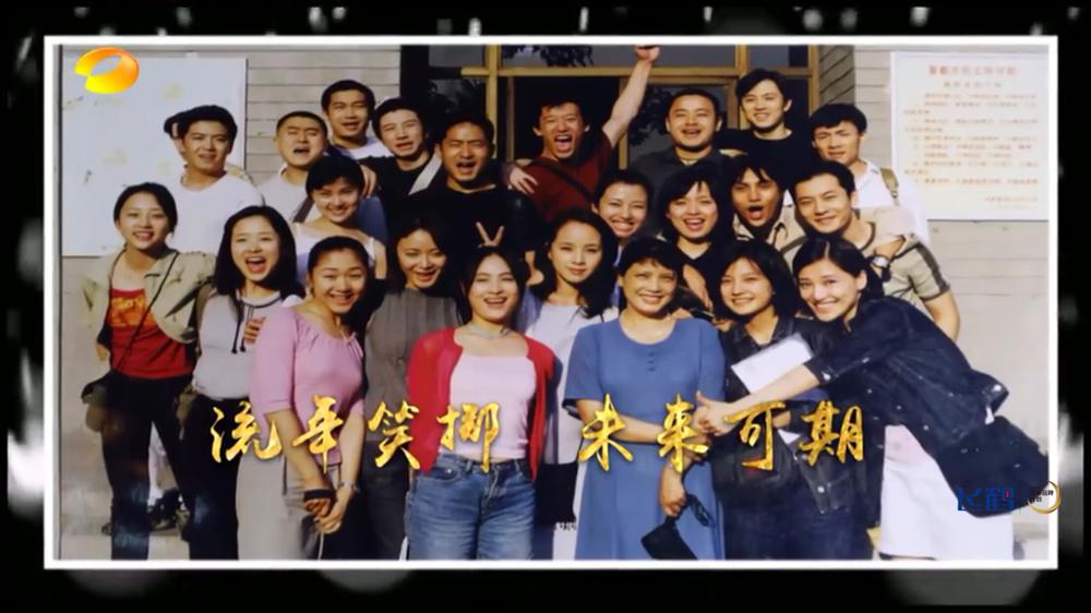 赵薇看大学照片忍不住眼红流泪,大学时候黄晓明比陈坤帅的多