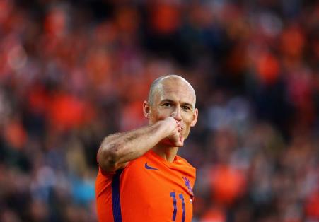 荷兰和智利无缘世界杯，都是它的锅，心疼桑切斯和罗本