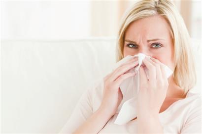 感冒鼻涕带血丝是什么原因「感冒了鼻涕带血是怎么回事」