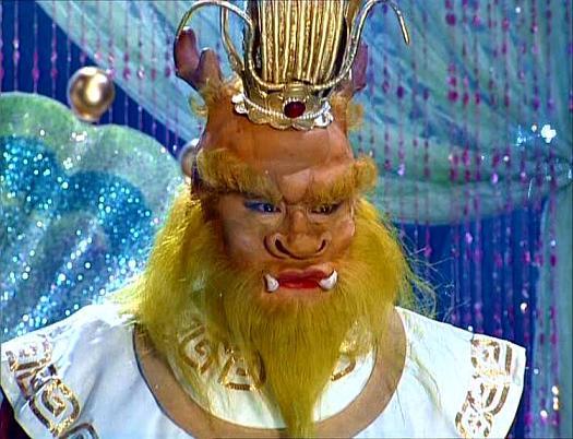 而当猪八戒看到井龙王时,第一句话:"原来是个故知.