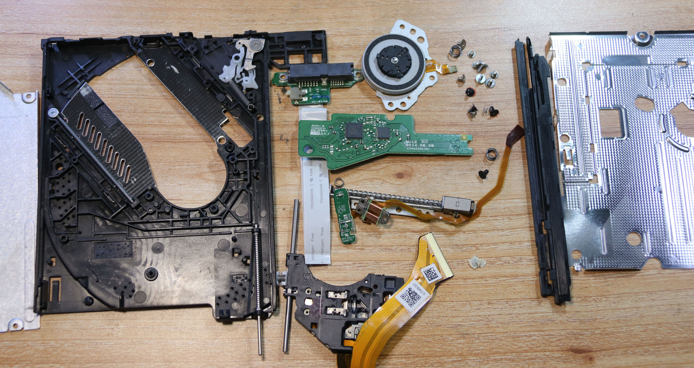 更多精彩请关注我,下期我们将拆解光驱激光头,了解其内部结构.