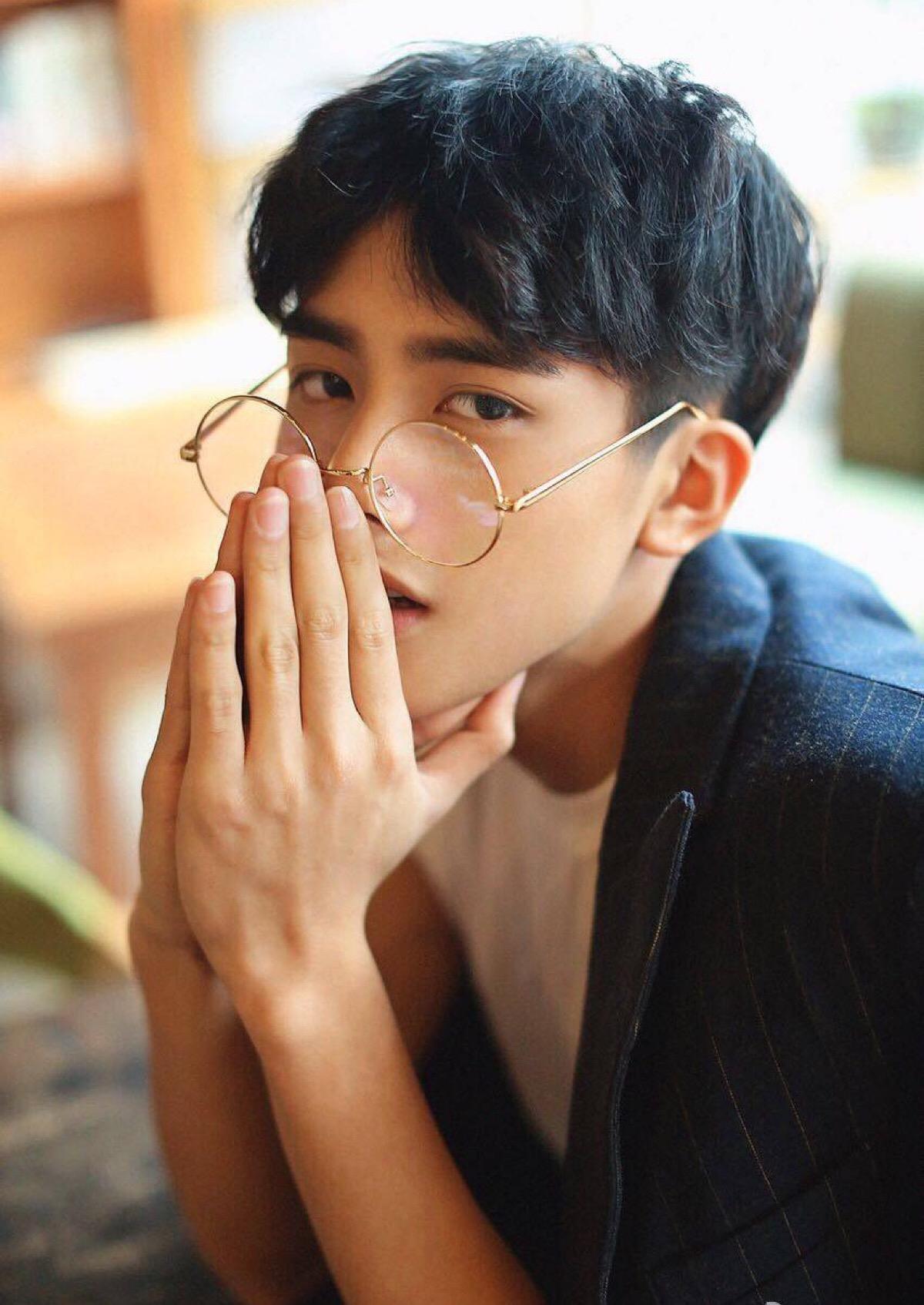 夺下凤求凰男主的他有什么背景