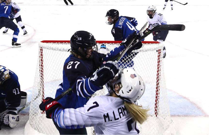 冬奥会女子冰球赛场惊现互殴 揭秘冰球场上打架的潜规则