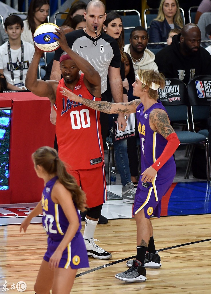 NBA名人赛，贾斯汀比伯炫球技。