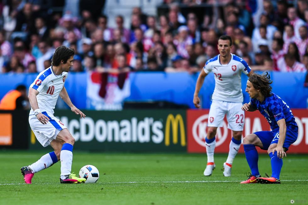 欧洲杯-捷克连扳两球2-2克罗地亚 两替补进球 拉基蒂奇破门