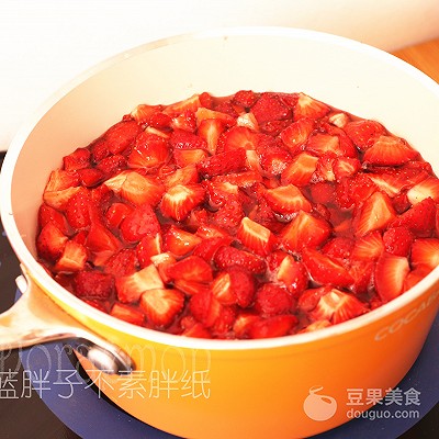 家庭自制草莓酱的做法「家庭自制草莓酱煮多久」