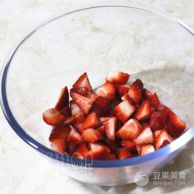 家庭自制草莓酱的做法「家庭自制草莓酱煮多久」