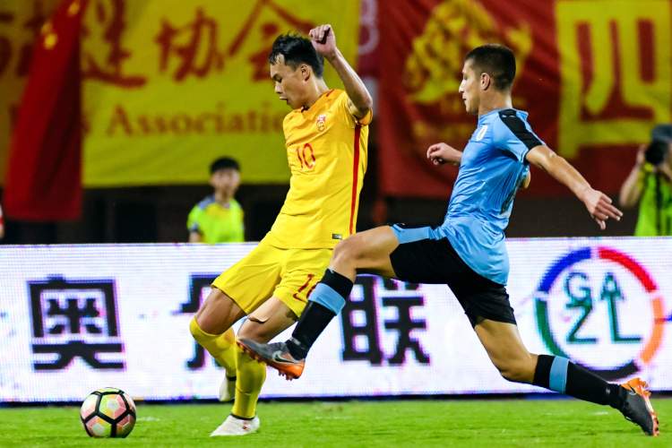 成耀东的中国U19连胜匈牙利英格兰乌拉圭夺冠，如果“熊猫杯”是世界杯就好了……