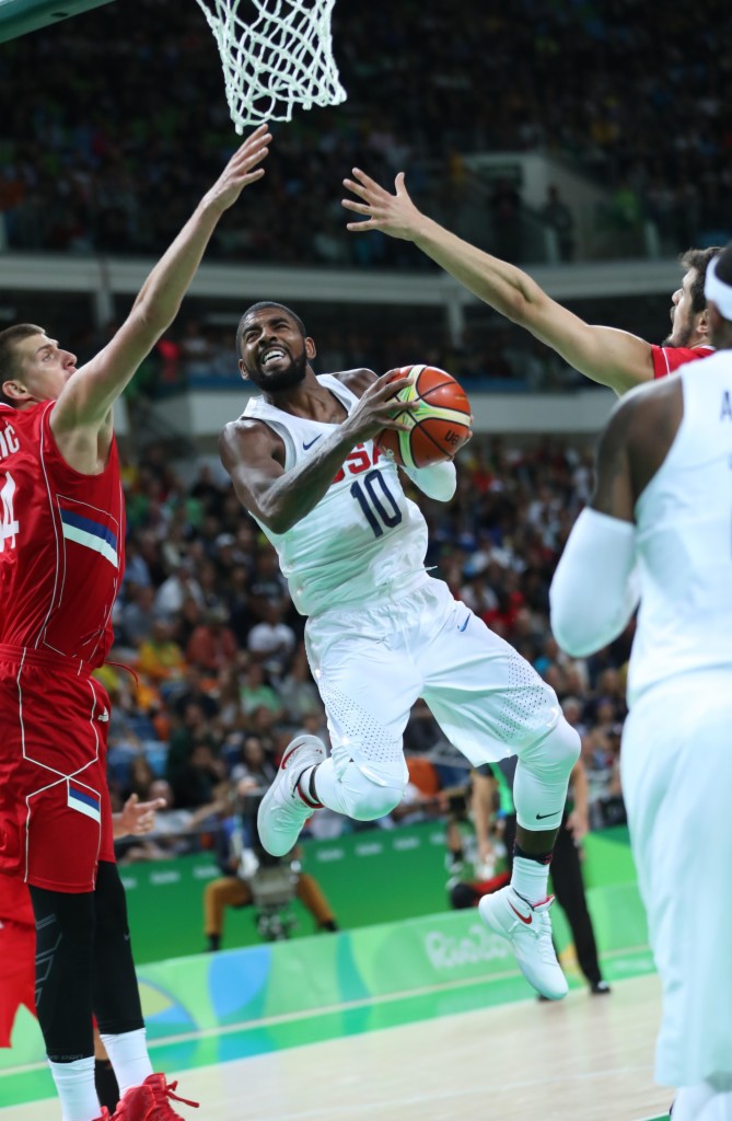 篮球——男篮小组赛：美国战胜塞尔维亚