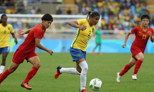 中国女足VS巴西女足(奥运女足-中国0-3不敌巴西 赵丽娜屡次出击失误 玛塔献助攻