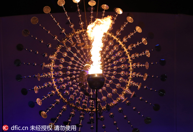 里约奥运主火炬点燃 雕塑家Anthony Howe创意火炬台美感十足