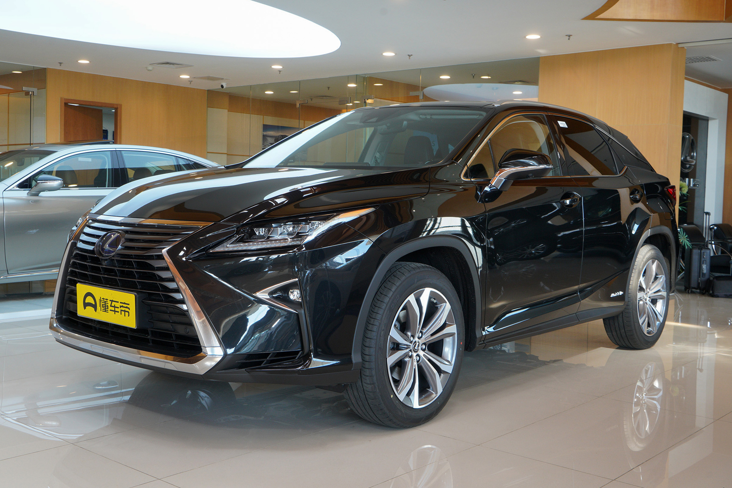 新车 </p><p>　　 售价50.90万元，雷克萨斯RX300新增特别版上市，配2.0T动力
