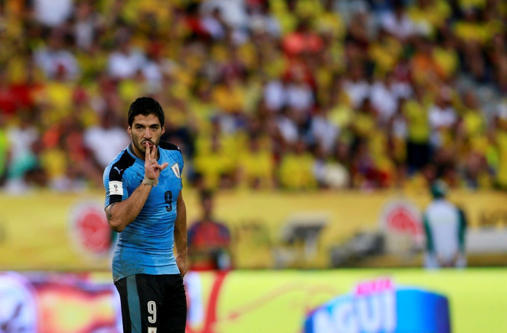 足球——世预赛：乌拉圭战平哥伦比亚