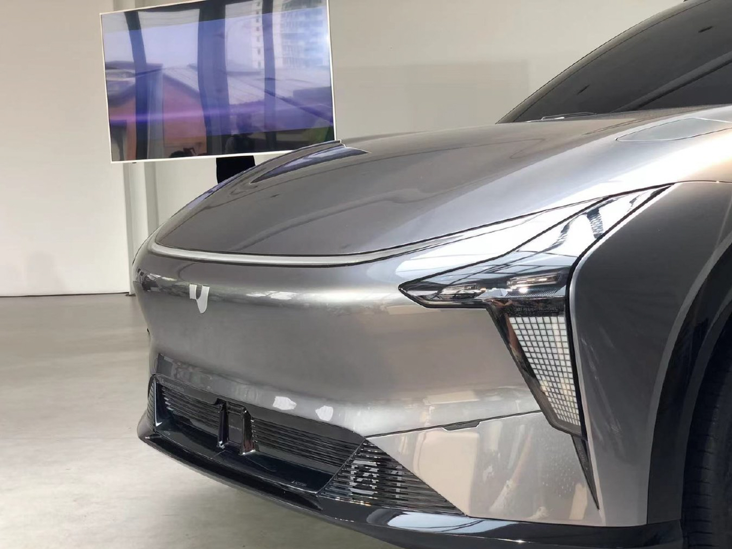 这是汽车还是宇宙飞船？汽车机器人概念车集度ROBO-01