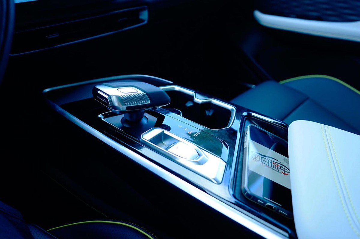 首款鸿蒙系统油车 人机交互体验丰富 北汽魔方实拍简评