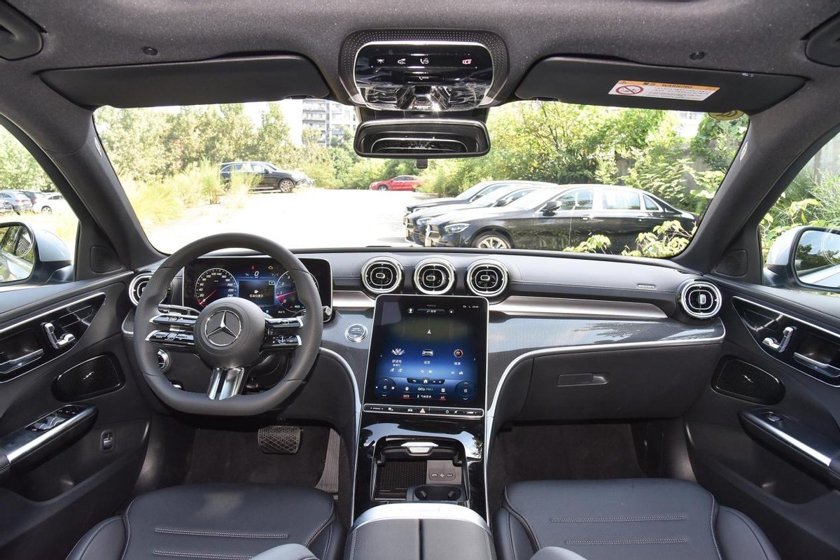 体验2022款全新奔驰c级,7.7秒破百,外观大气档次足,家用挺适合