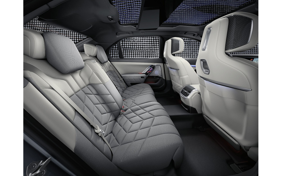 全新BMW 7系高性能M车型发布，最新的插电式混动系统， 4.3 秒内破百