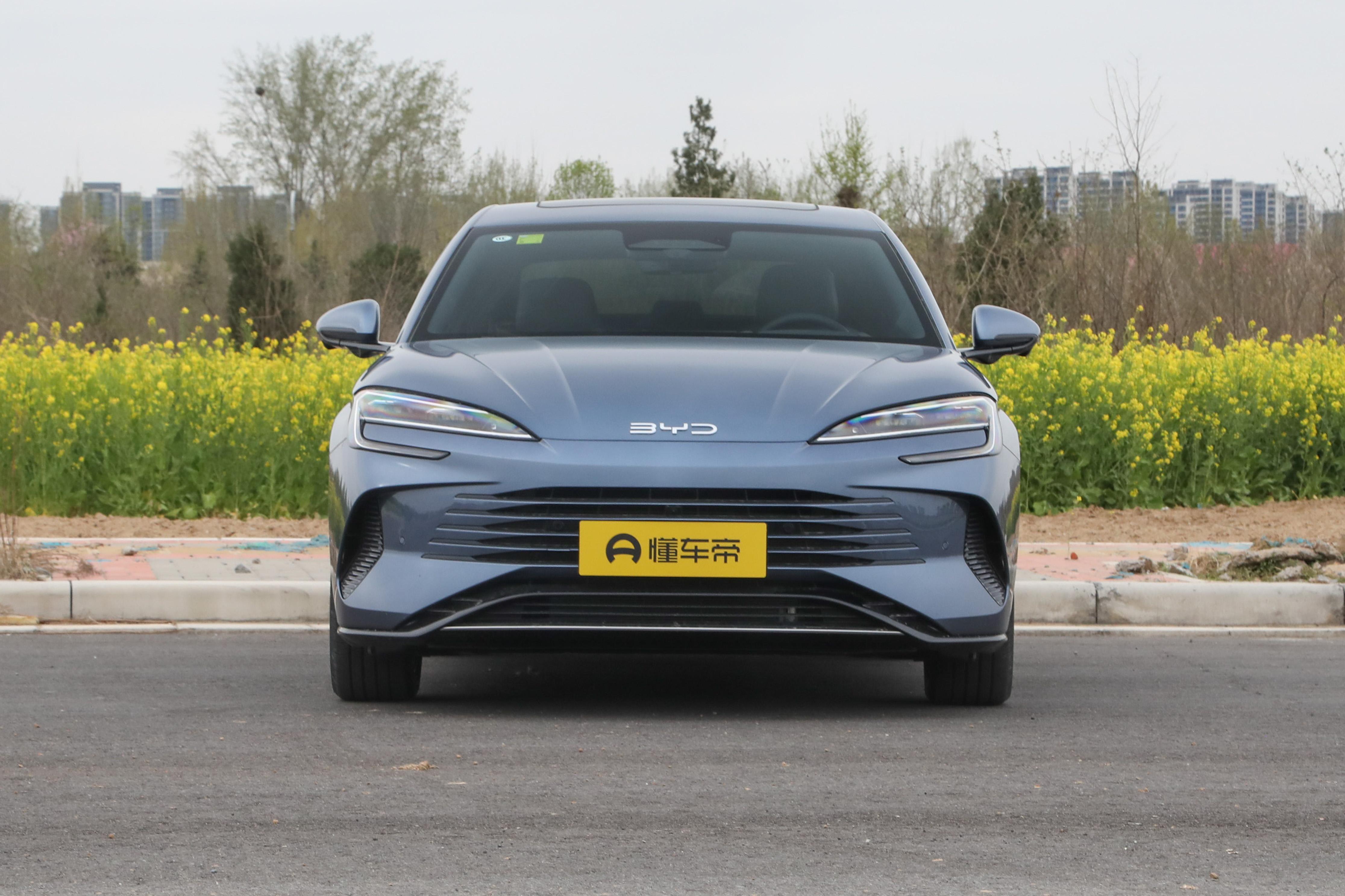 插混中型车大对决：红旗 H5 PHEV 和比亚迪海豹 07 DM-i，谁更懂你？