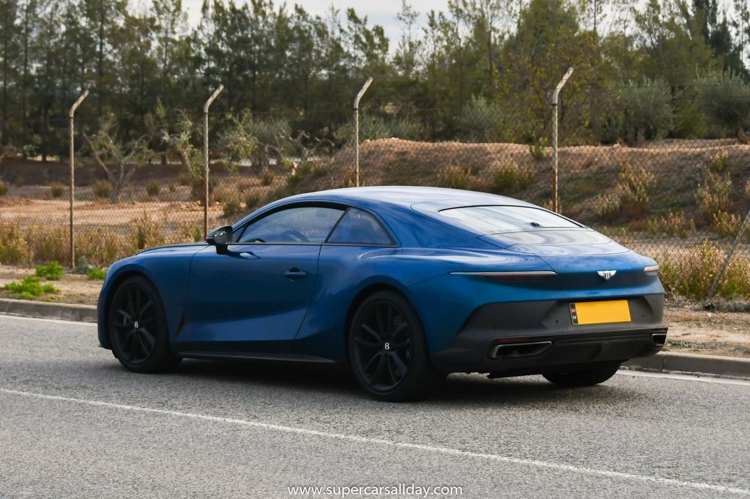 全新宾利Mulliner Batur 搭载W12引擎 定位很高