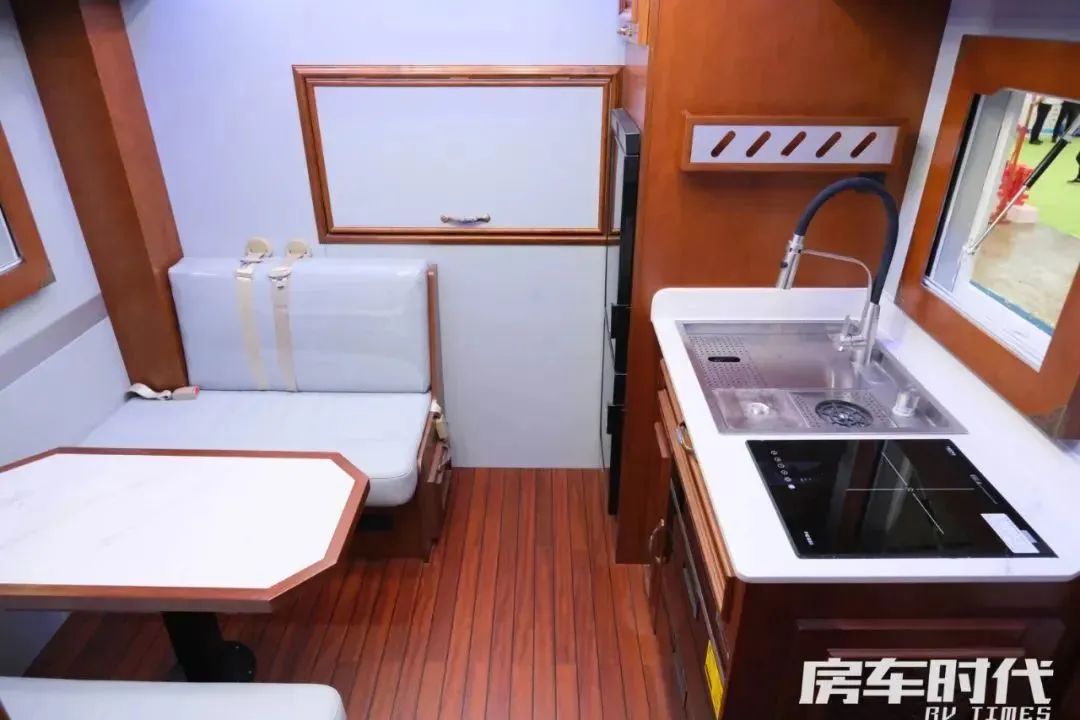 骏驰汕德卡 全景升降式露台 大水电保障 出行舒享无忧