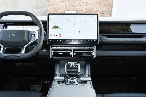 10万级硬派SUV！9.99万起售，2.0T+8AT，油耗5L，带大梁，带四驱