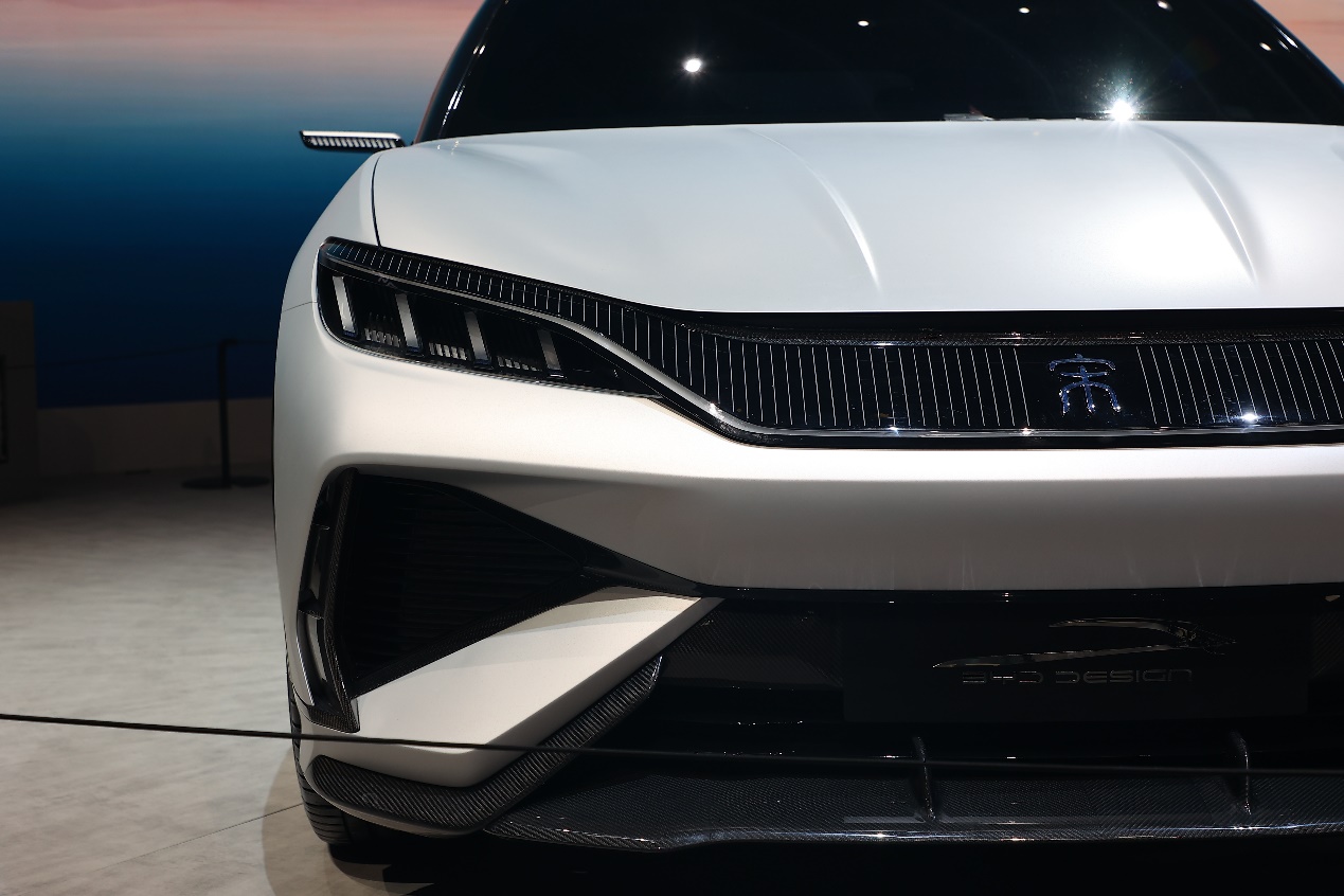 静态体验比亚迪宋 l:定位中型纯电猎装轿跑,造型帅气时尚!