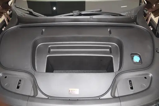 全家0差评豪华SUV！轴距2925mm，比Model Y大一圈，还配800V超快充