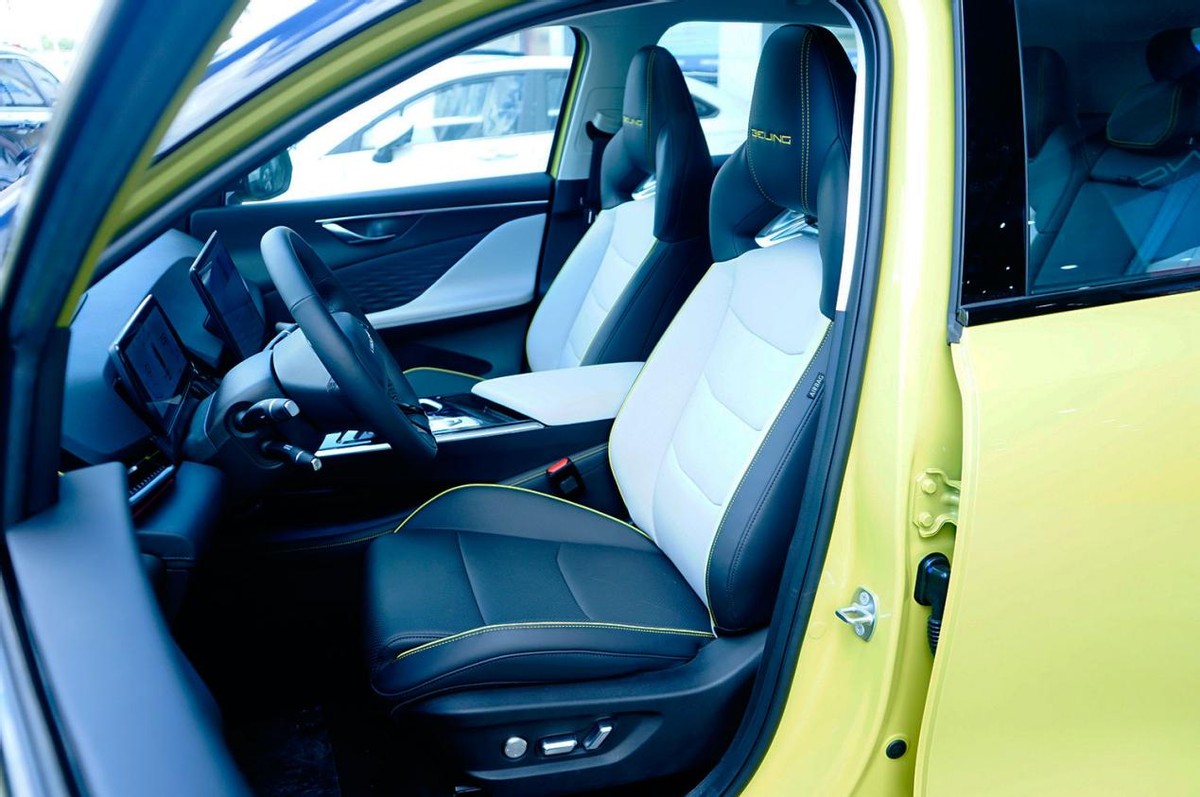 首款鸿蒙系统油车 人机交互体验丰富 北汽魔方实拍简评