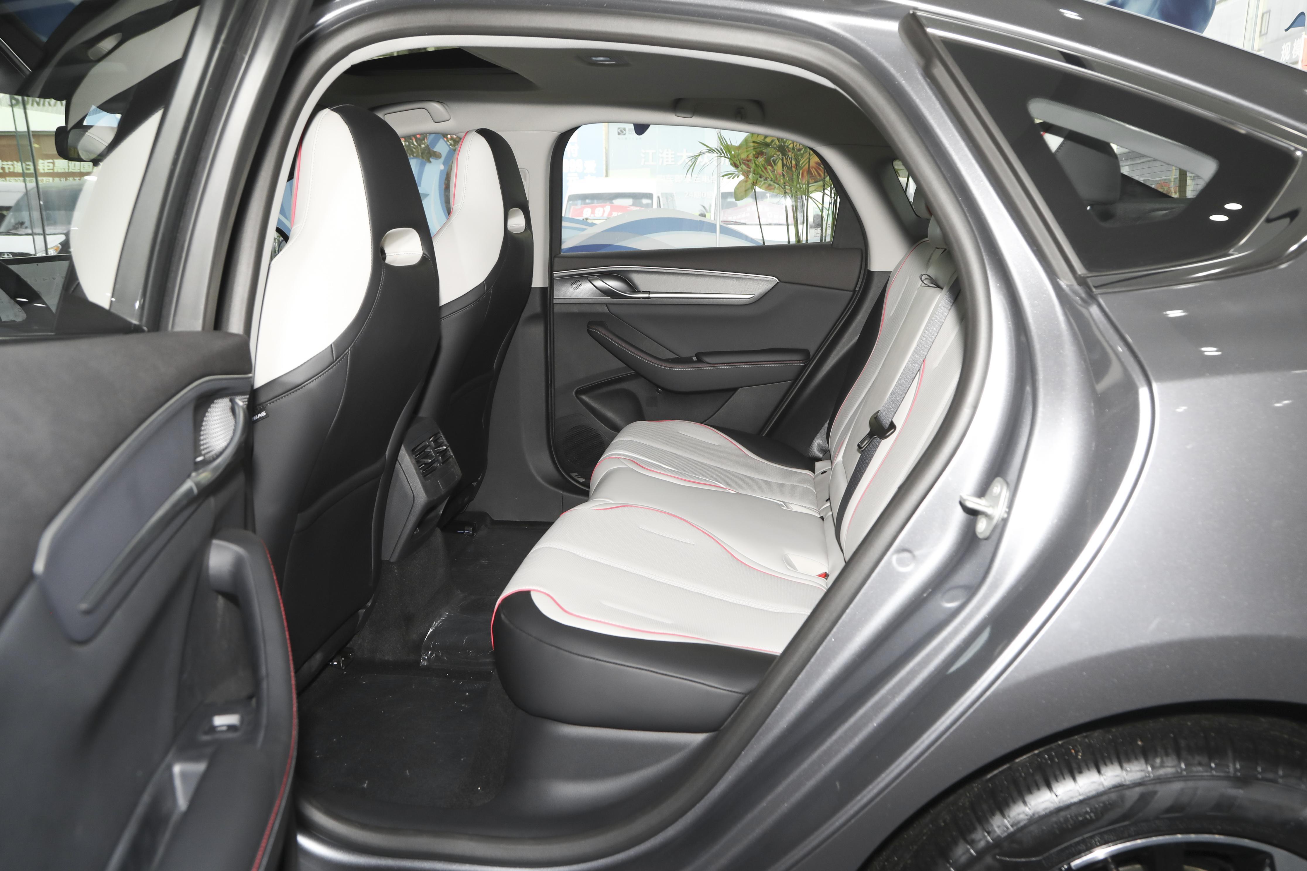 广汽埃安AION S Plus“单挑”比亚迪驱逐舰05 谁更值得入手？